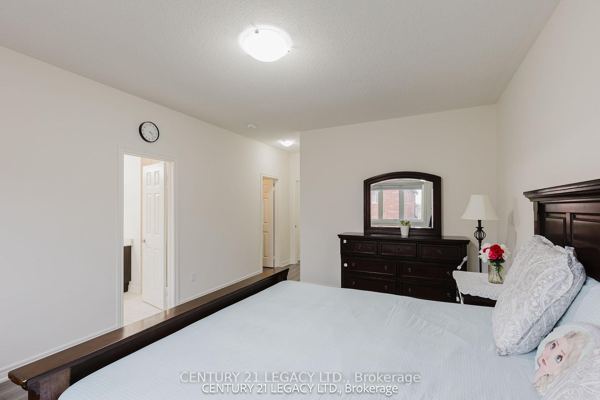 Photo 29 of 180 Agro Street, Hamilton, Waterdown — HOMEH
