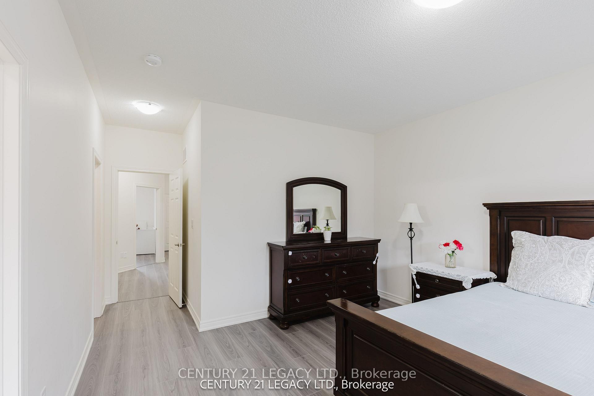Photo 30 of 180 Agro Street, Hamilton, Waterdown — HOMEH