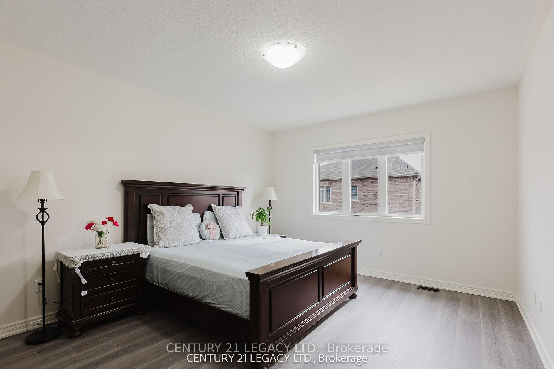 Photo 32 of 180 Agro Street, Hamilton, Waterdown — HOMEH