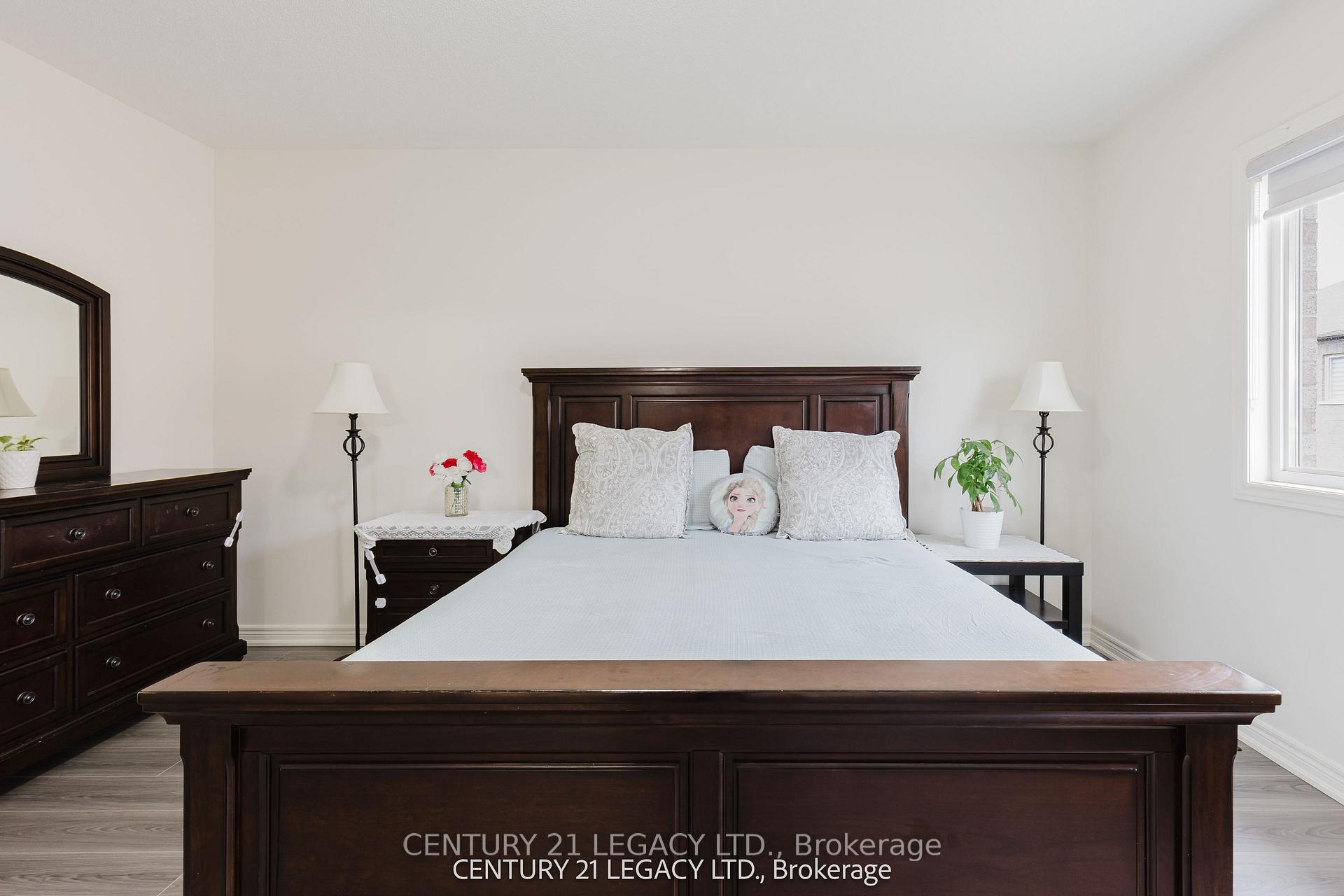 Photo 33 of 180 Agro Street, Hamilton, Waterdown — HOMEH