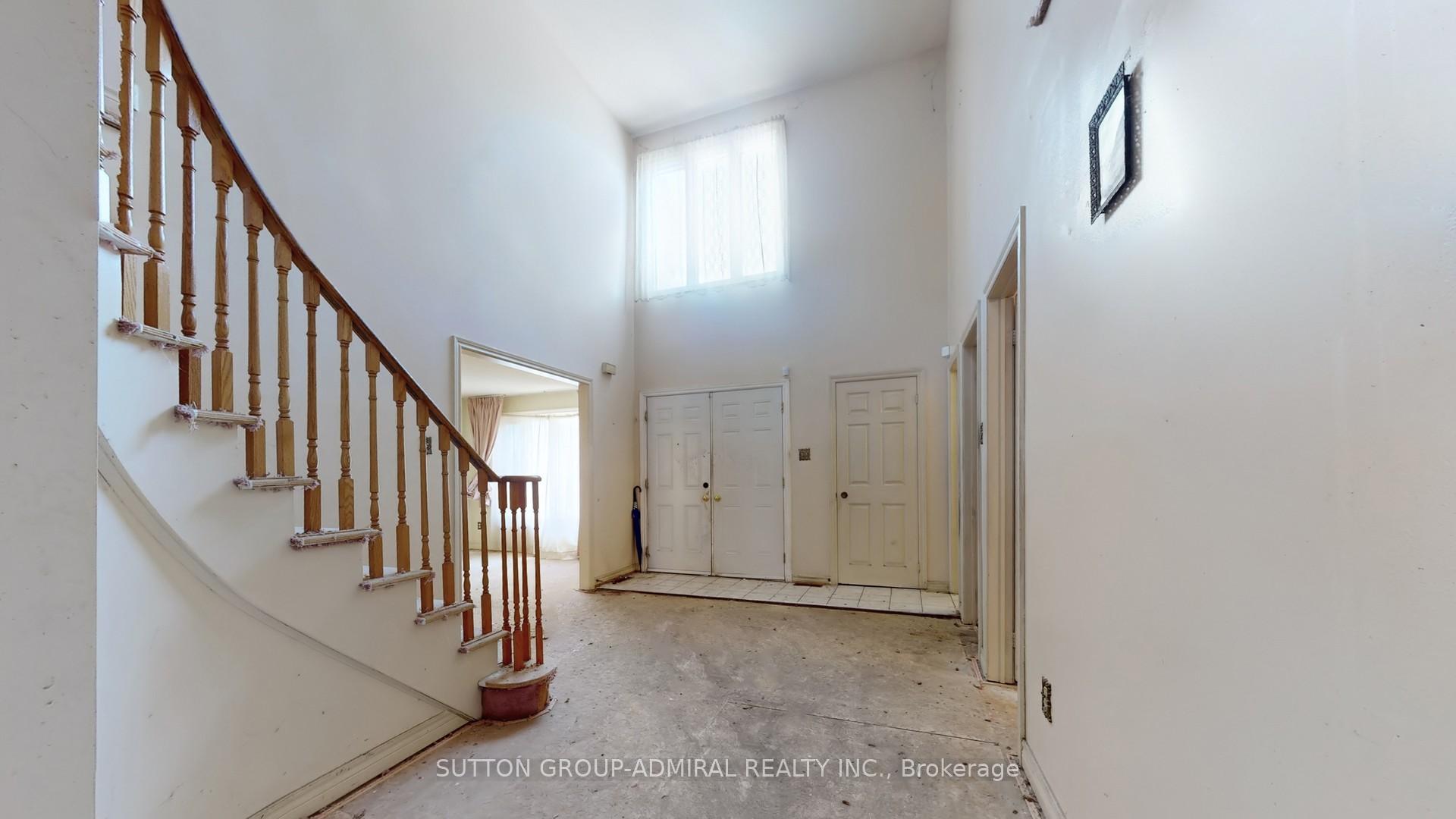 Photo 2 of 71 Featherstone Avenue, Markham, Middlefield — HOMEH