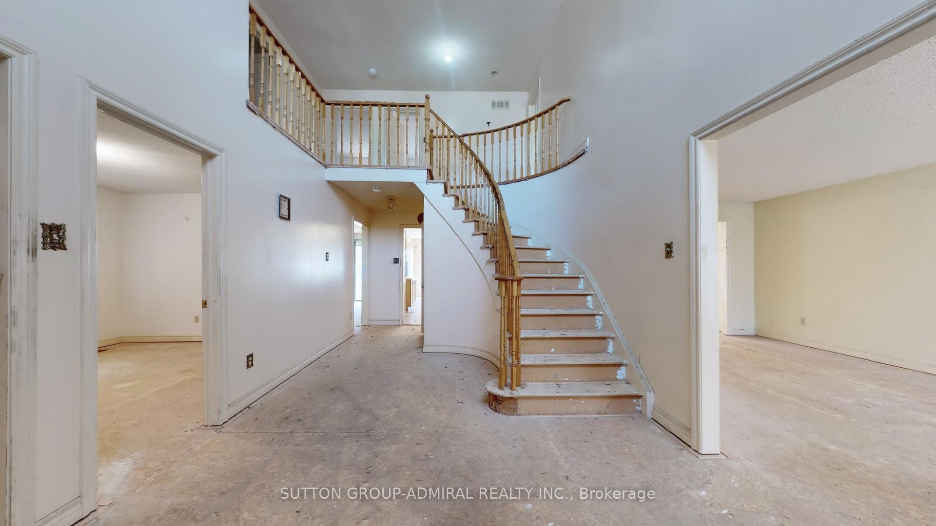 Photo 3 of 71 Featherstone Avenue, Markham, Middlefield — HOMEH