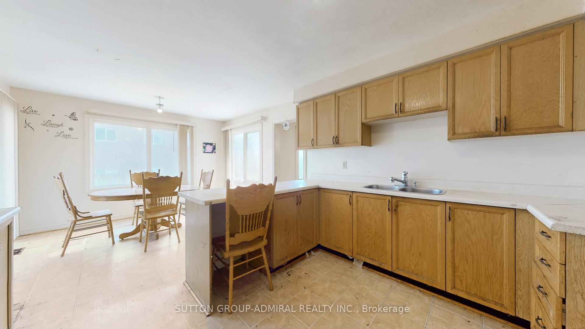 Photo 8 of 71 Featherstone Avenue, Markham, Middlefield — HOMEH