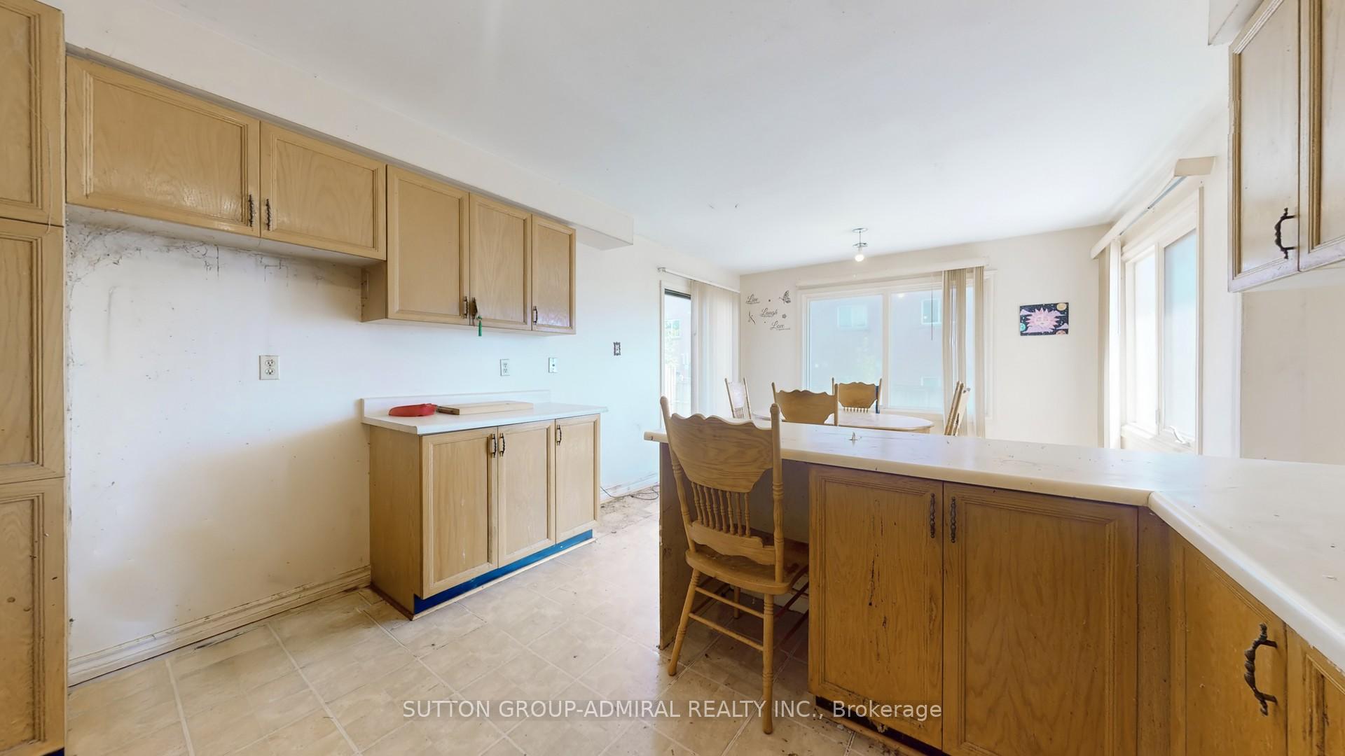 Photo 9 of 71 Featherstone Avenue, Markham, Middlefield — HOMEH
