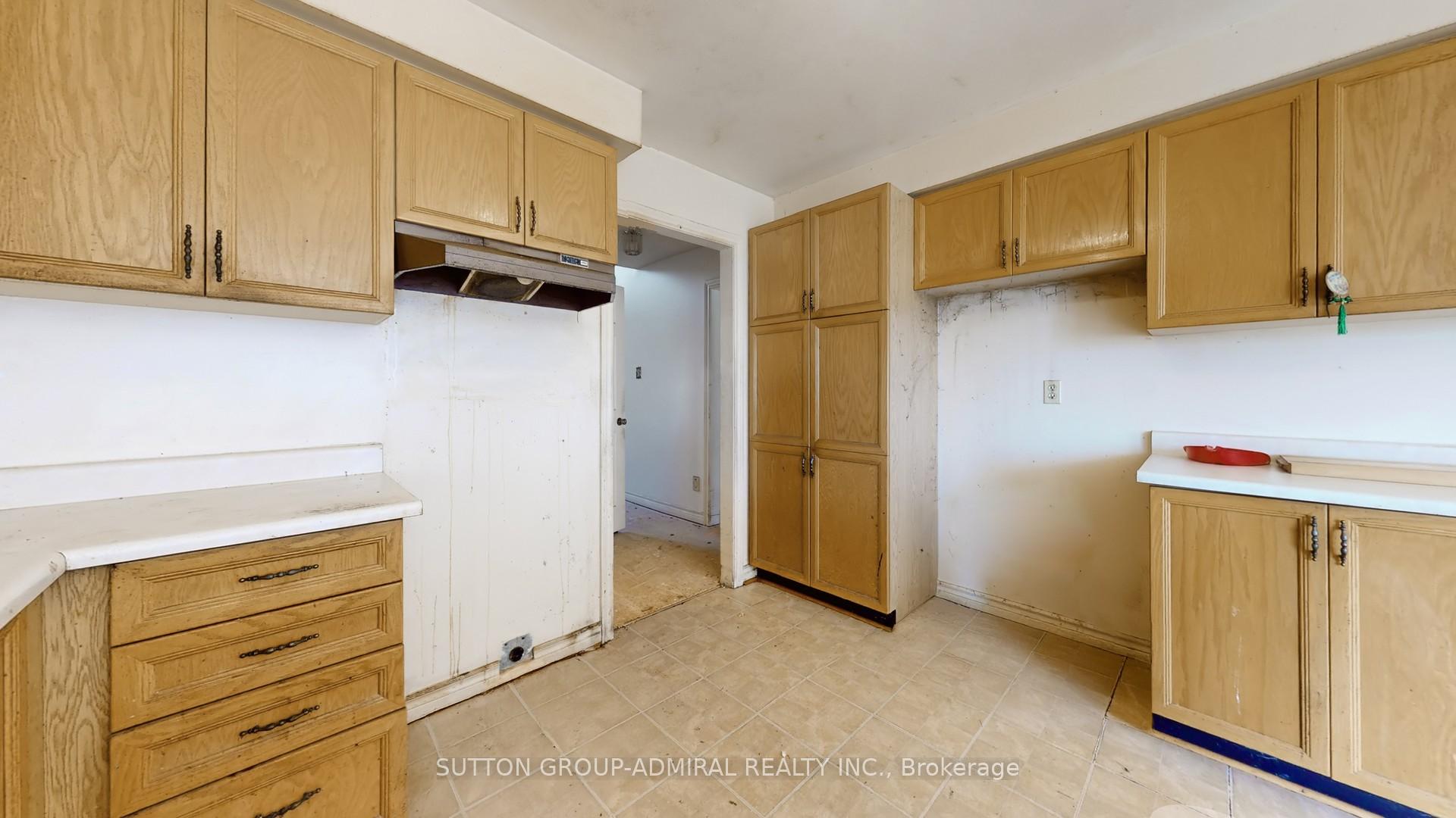 Photo 10 of 71 Featherstone Avenue, Markham, Middlefield — HOMEH