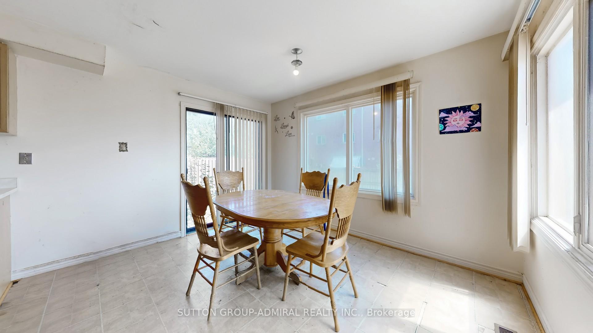 Photo 11 of 71 Featherstone Avenue, Markham, Middlefield — HOMEH