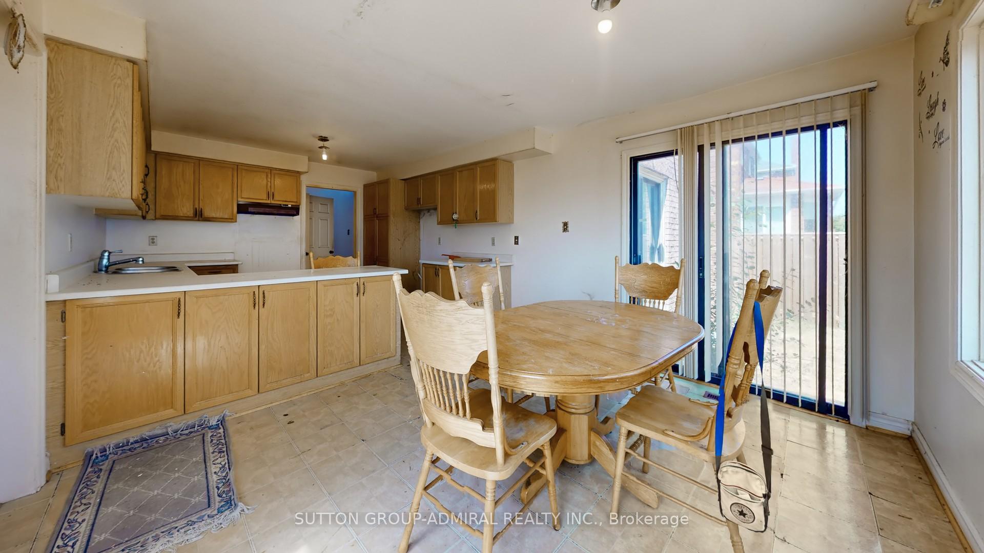 Photo 12 of 71 Featherstone Avenue, Markham, Middlefield — HOMEH