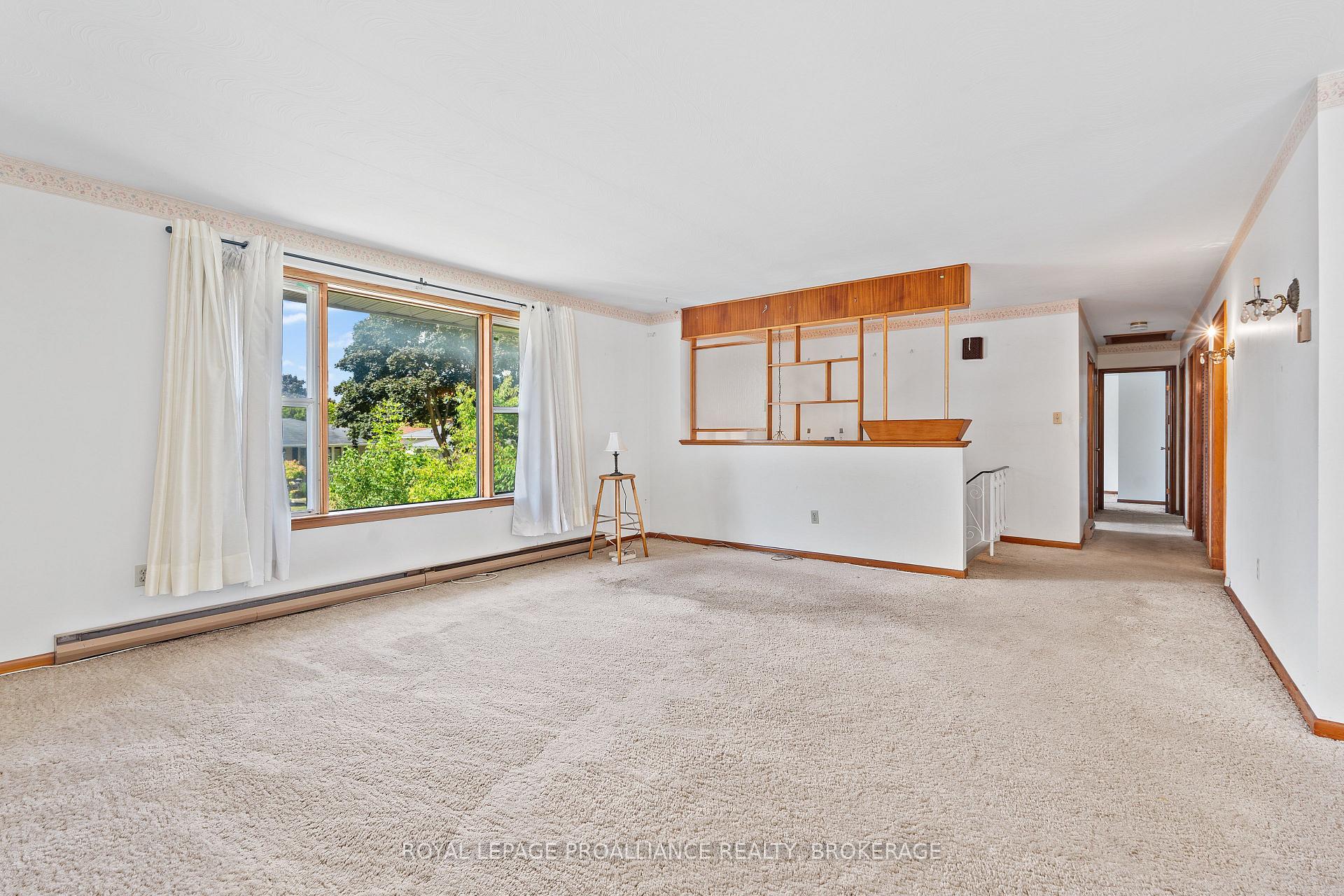 Photo 6 of 327 Avenue Road, Kingston, West of Sir John A. Blvd — HOMEH