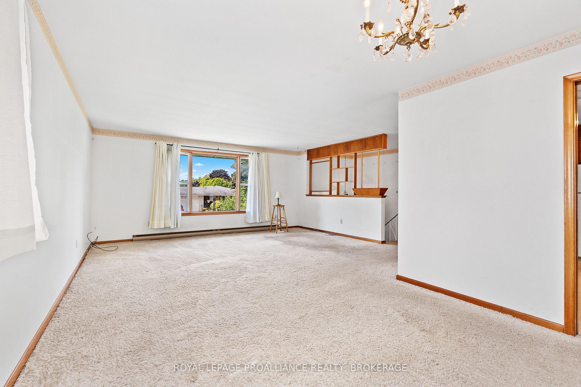 Photo 9 of 327 Avenue Road, Kingston, West of Sir John A. Blvd — HOMEH