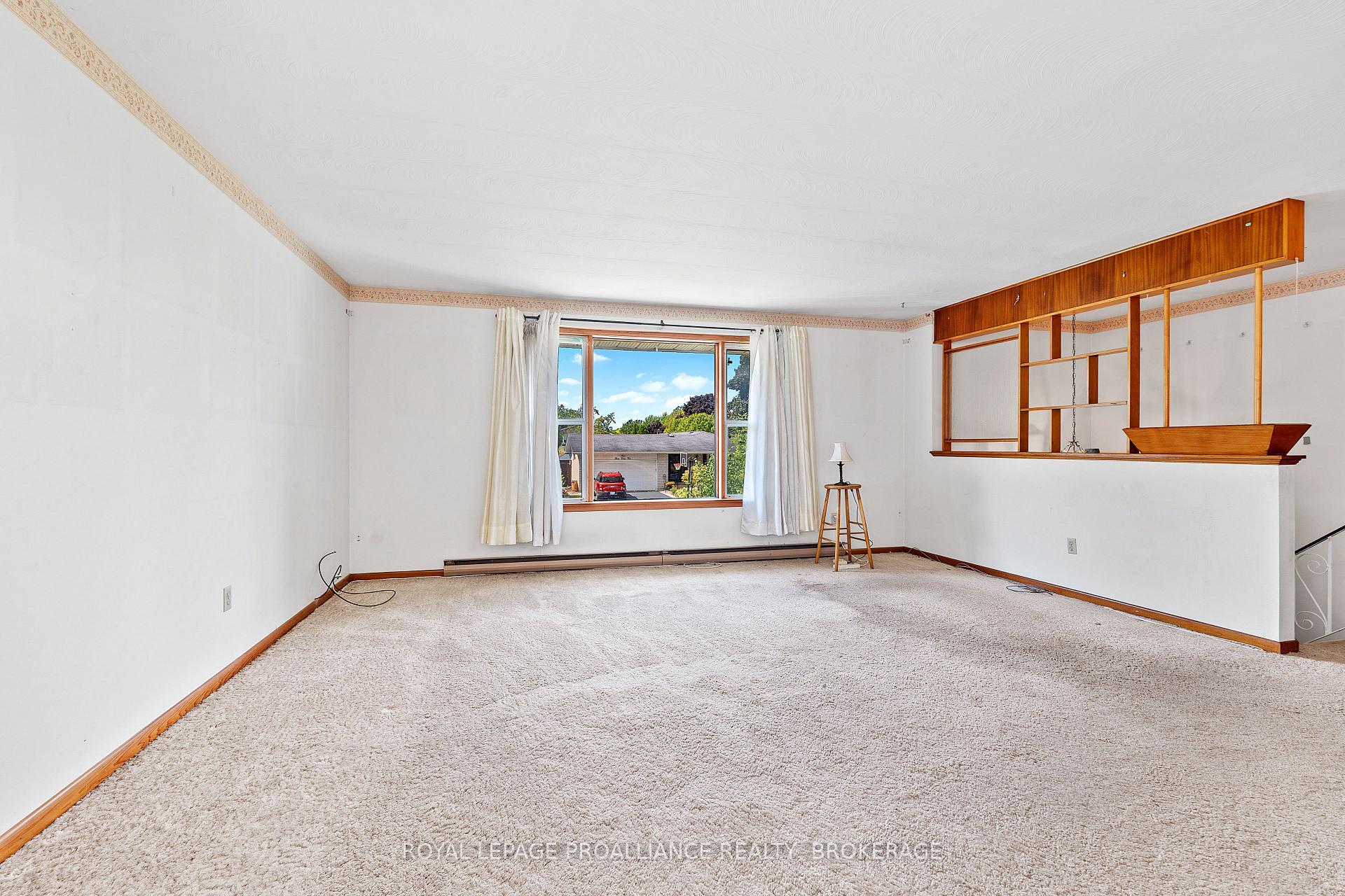 Photo 10 of 327 Avenue Road, Kingston, West of Sir John A. Blvd — HOMEH