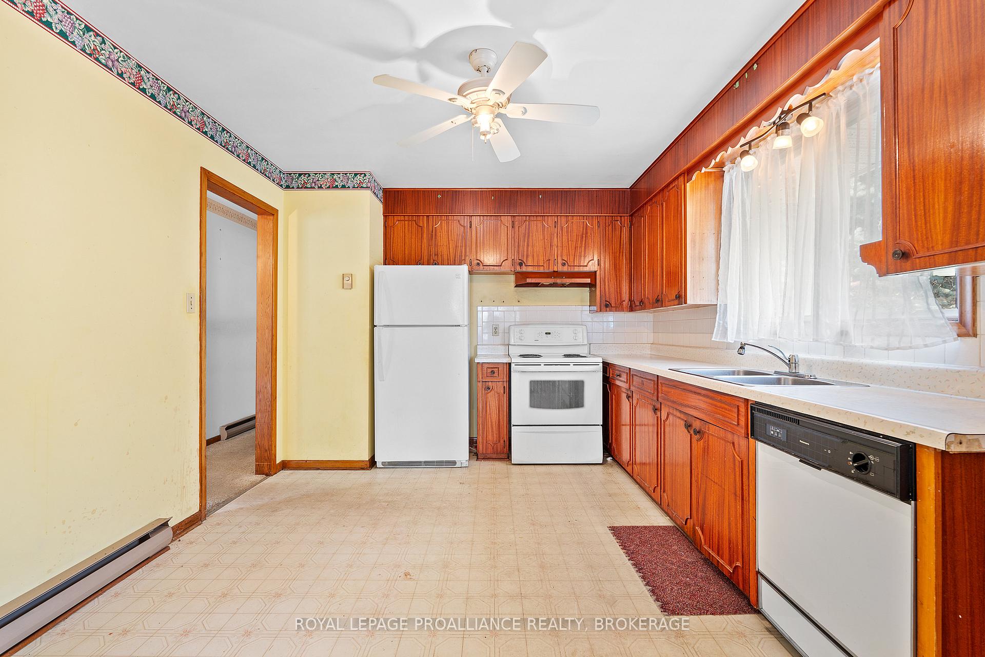 Photo 11 of 327 Avenue Road, Kingston, West of Sir John A. Blvd — HOMEH