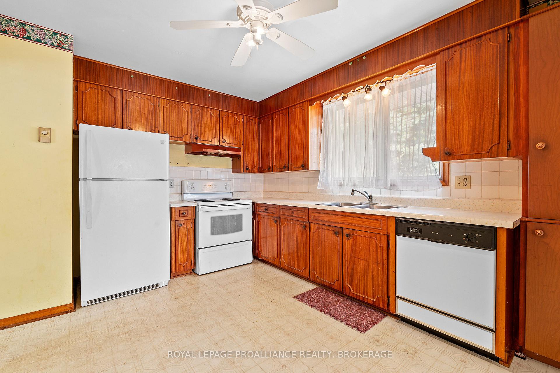 Photo 12 of 327 Avenue Road, Kingston, West of Sir John A. Blvd — HOMEH