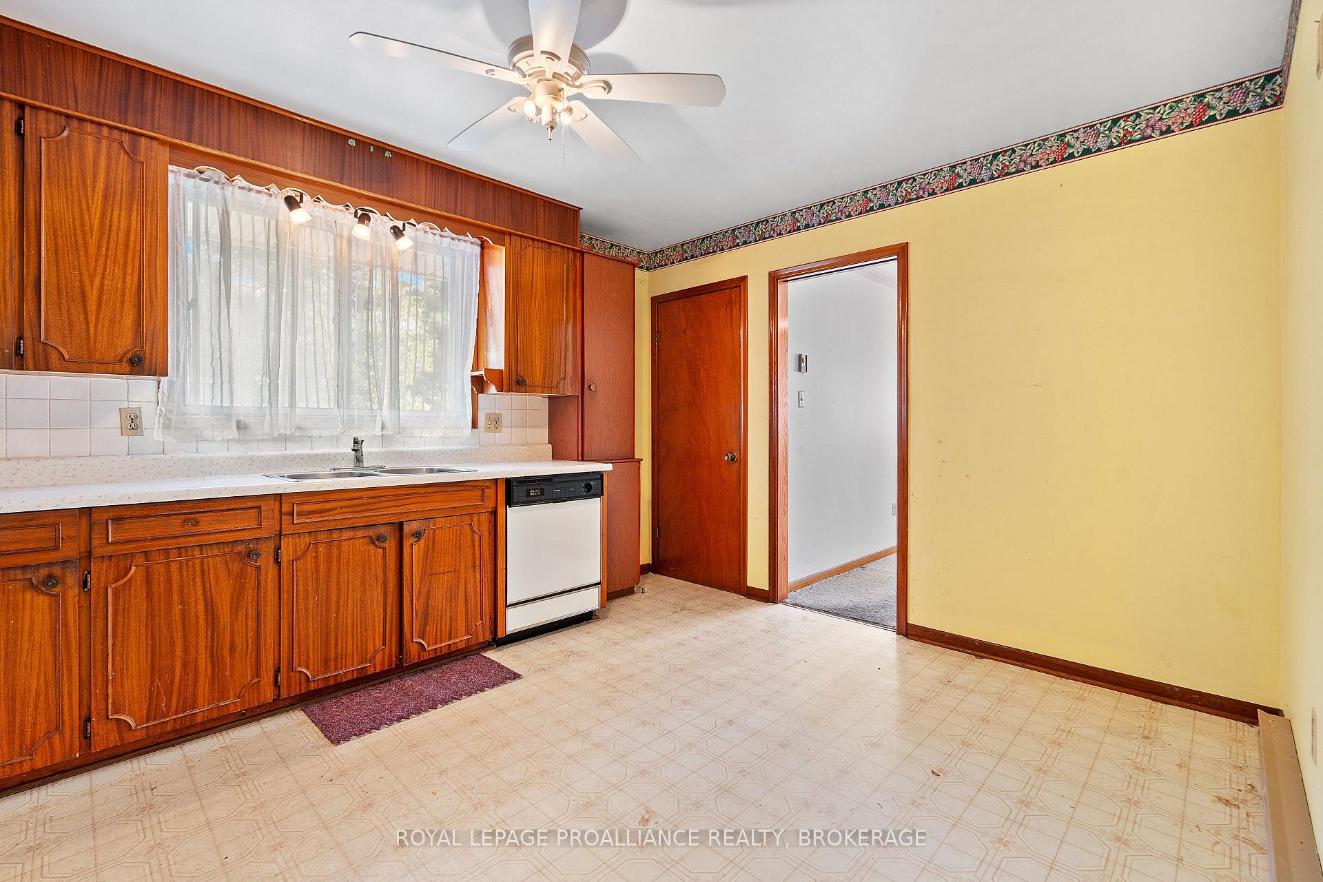 Photo 13 of 327 Avenue Road, Kingston, West of Sir John A. Blvd — HOMEH