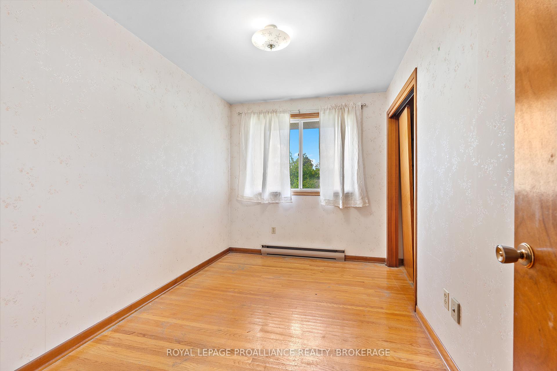 Photo 20 of 327 Avenue Road, Kingston, West of Sir John A. Blvd — HOMEH
