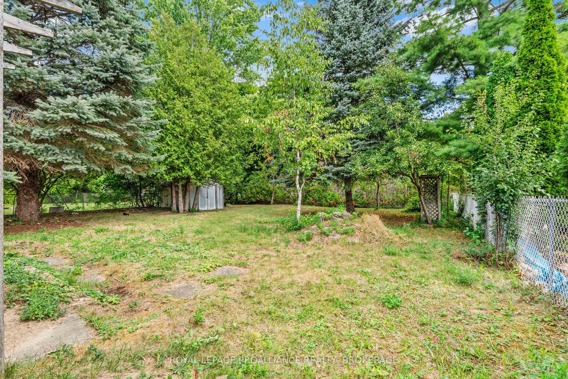 Photo 29 of 327 Avenue Road, Kingston, West of Sir John A. Blvd — HOMEH