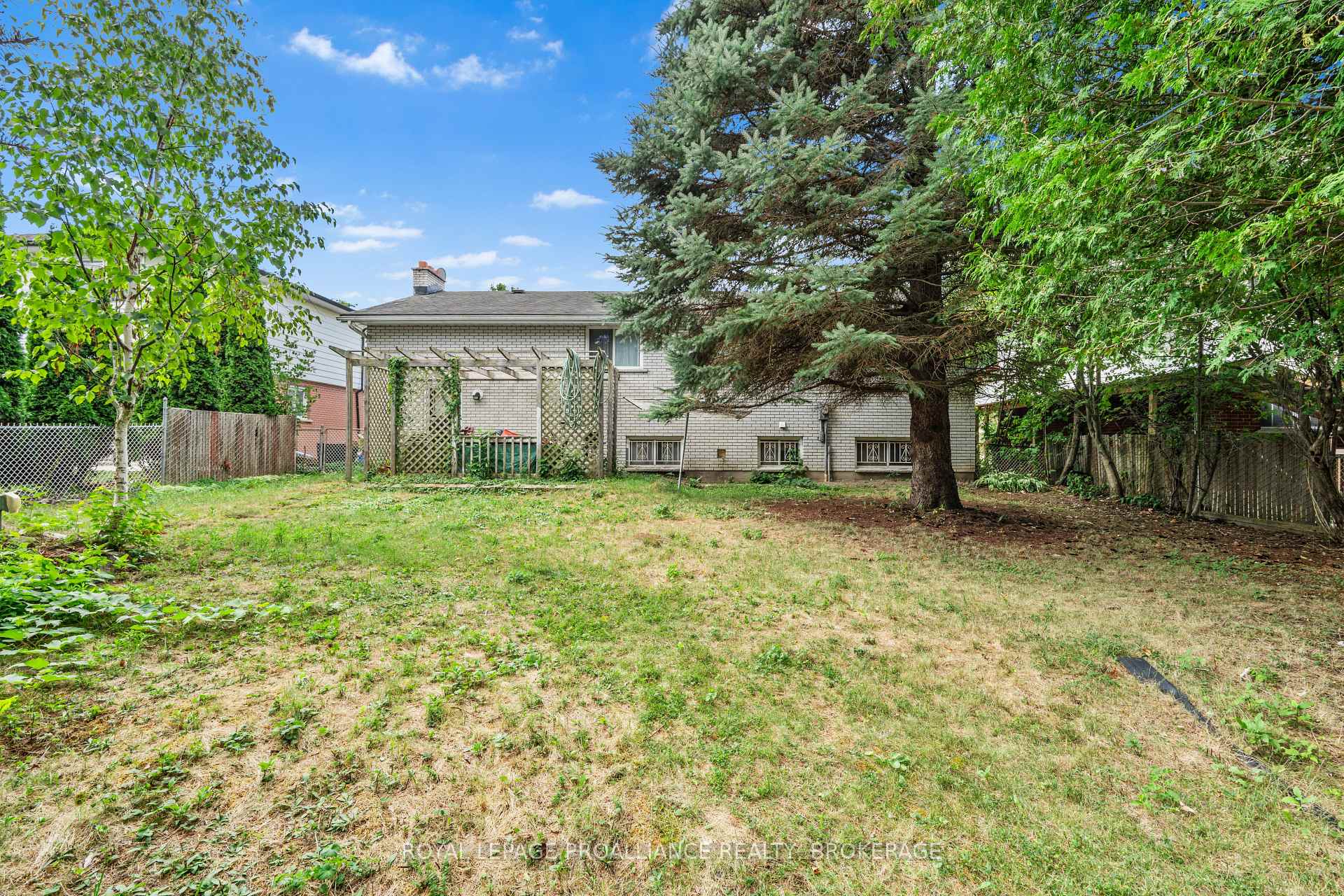 Photo 31 of 327 Avenue Road, Kingston, West of Sir John A. Blvd — HOMEH