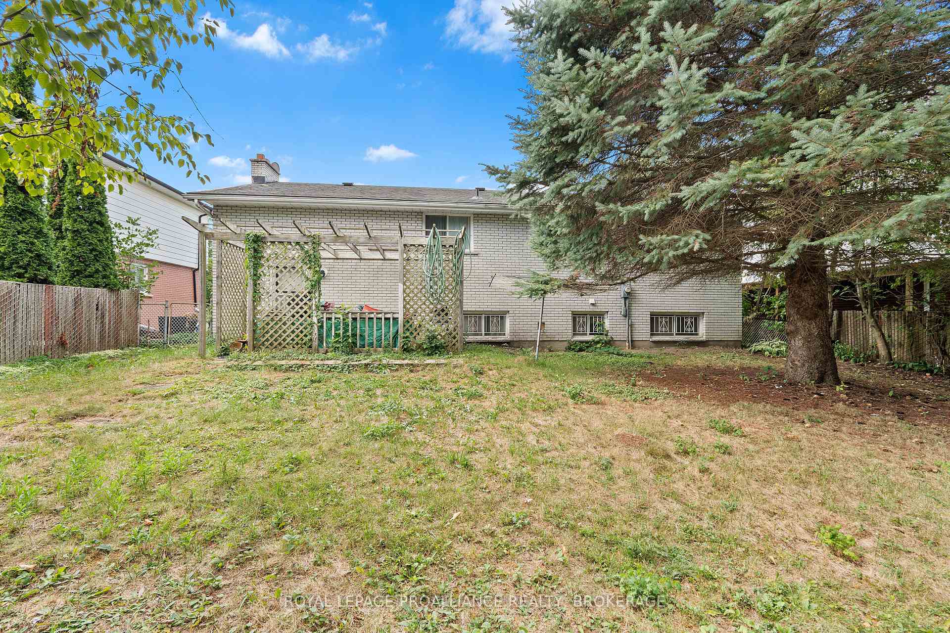 Photo 32 of 327 Avenue Road, Kingston, West of Sir John A. Blvd — HOMEH