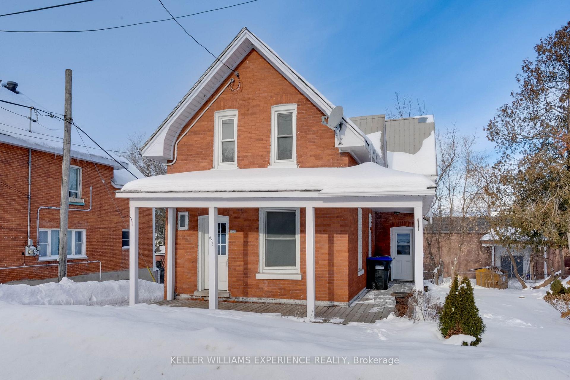 Photo 3 of 608 Bay Street, Midland — HOMEH