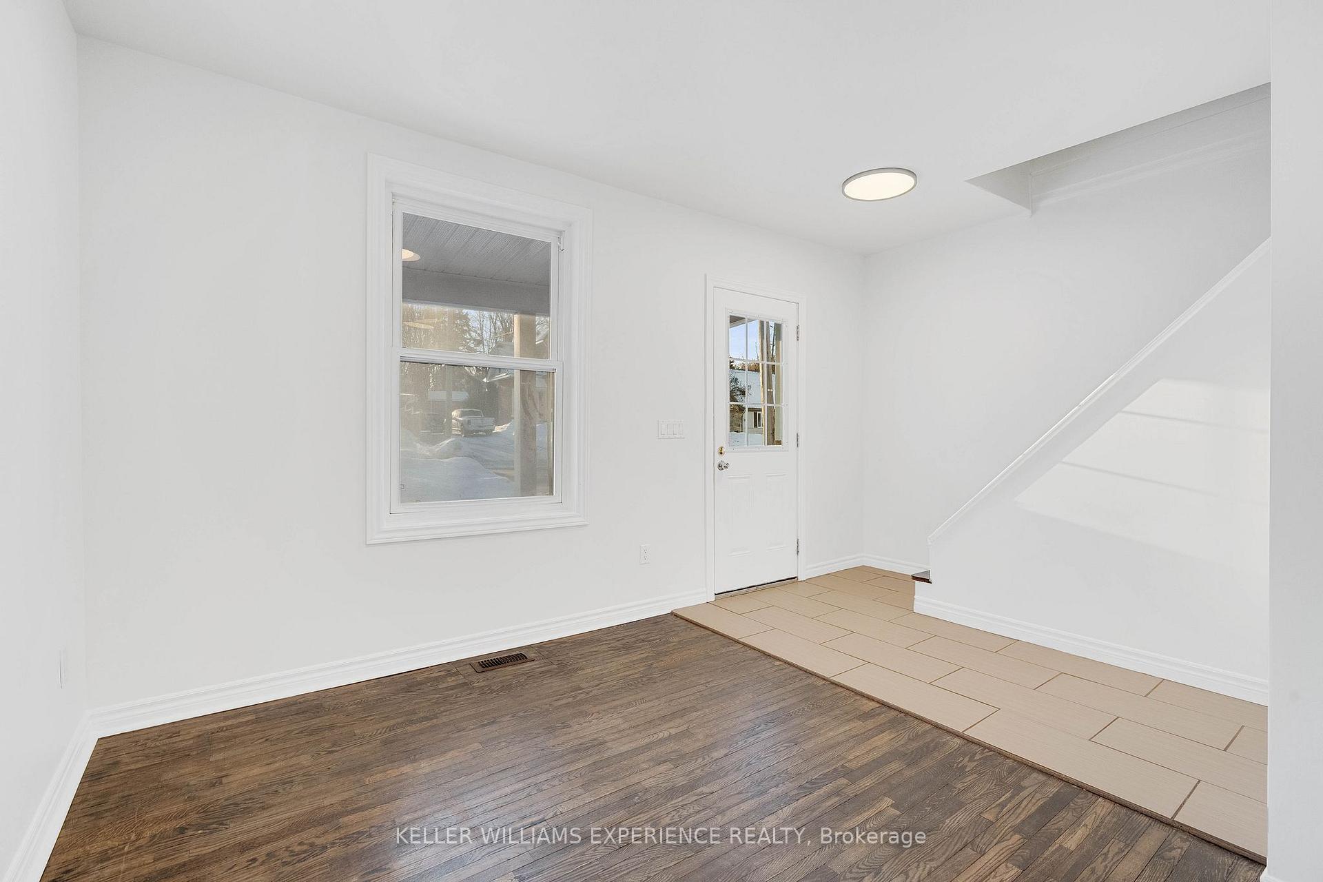 Photo 5 of 608 Bay Street, Midland — HOMEH
