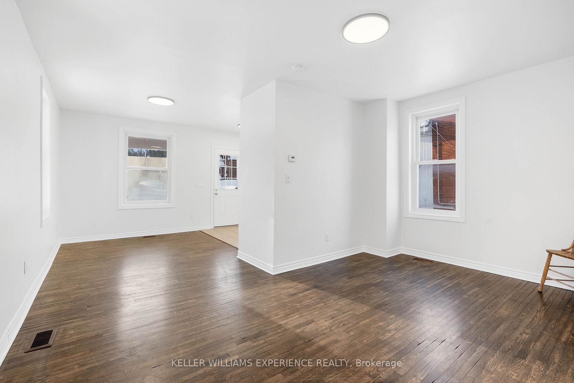 Photo 6 of 608 Bay Street, Midland — HOMEH