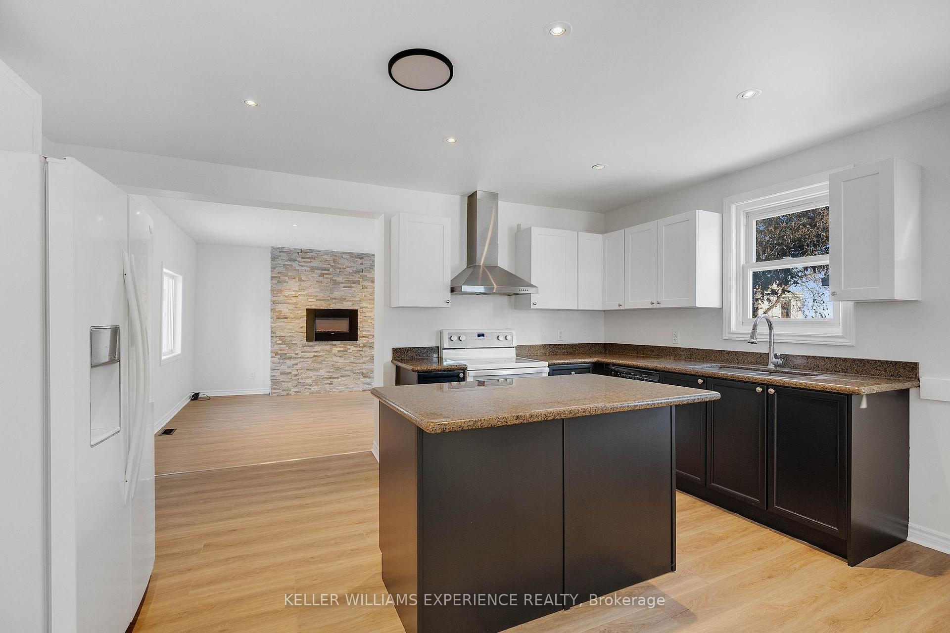 Photo 9 of 608 Bay Street, Midland — HOMEH