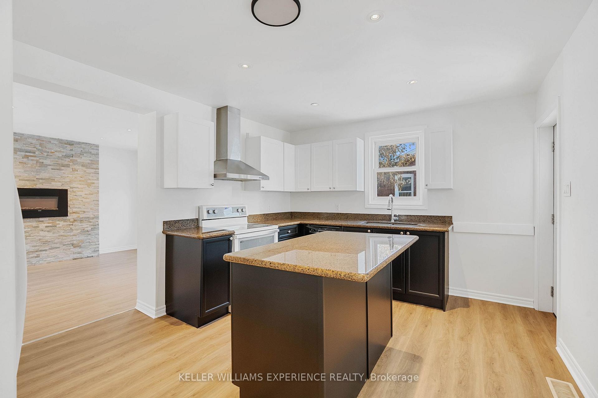 Photo 10 of 608 Bay Street, Midland — HOMEH