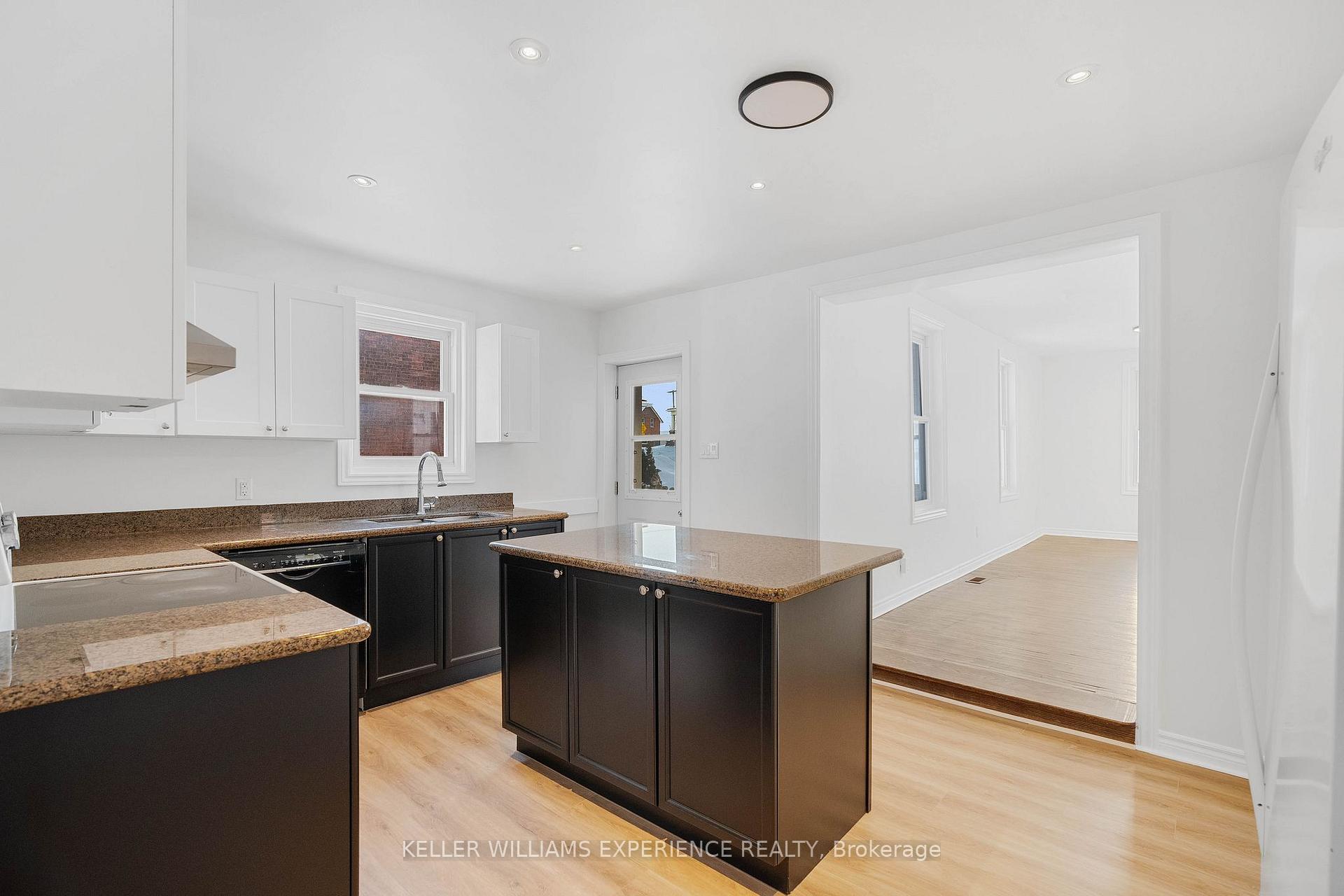 Photo 11 of 608 Bay Street, Midland — HOMEH
