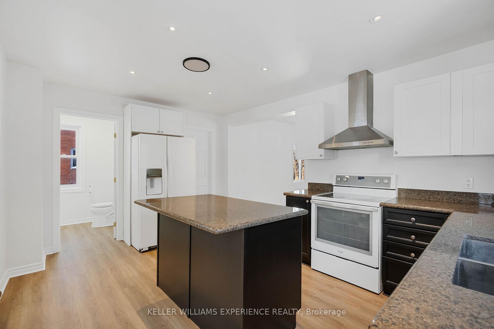 Photo 12 of 608 Bay Street, Midland — HOMEH