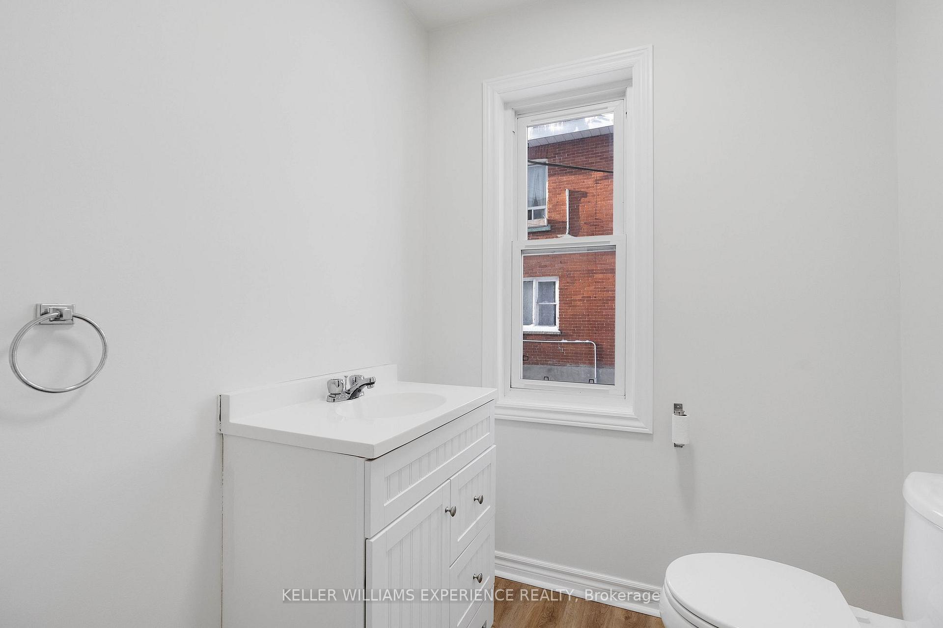 Photo 13 of 608 Bay Street, Midland — HOMEH