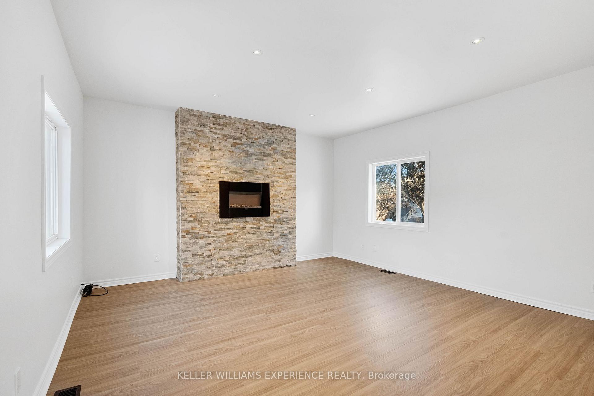 Photo 14 of 608 Bay Street, Midland — HOMEH