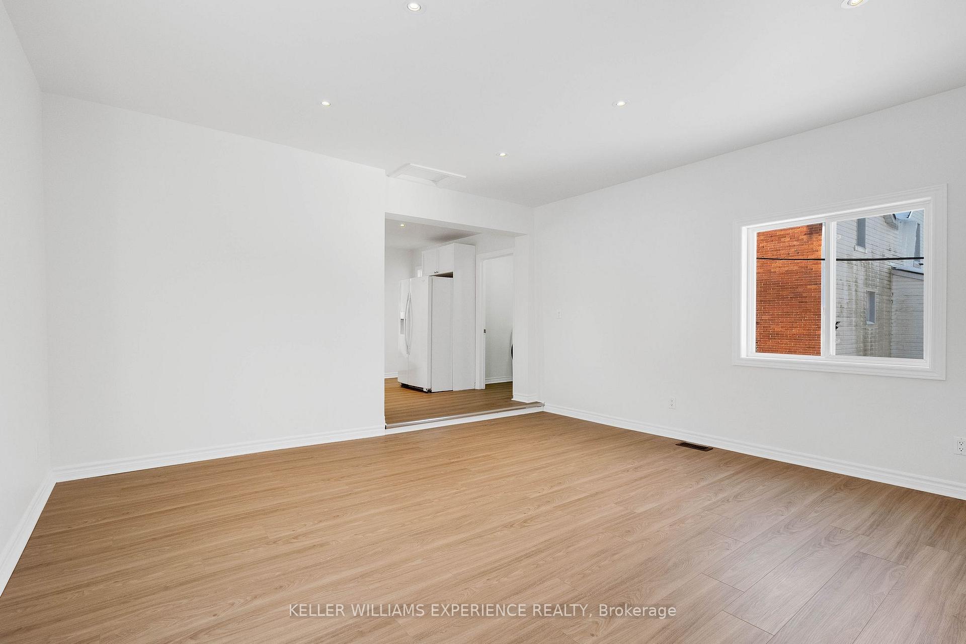 Photo 15 of 608 Bay Street, Midland — HOMEH