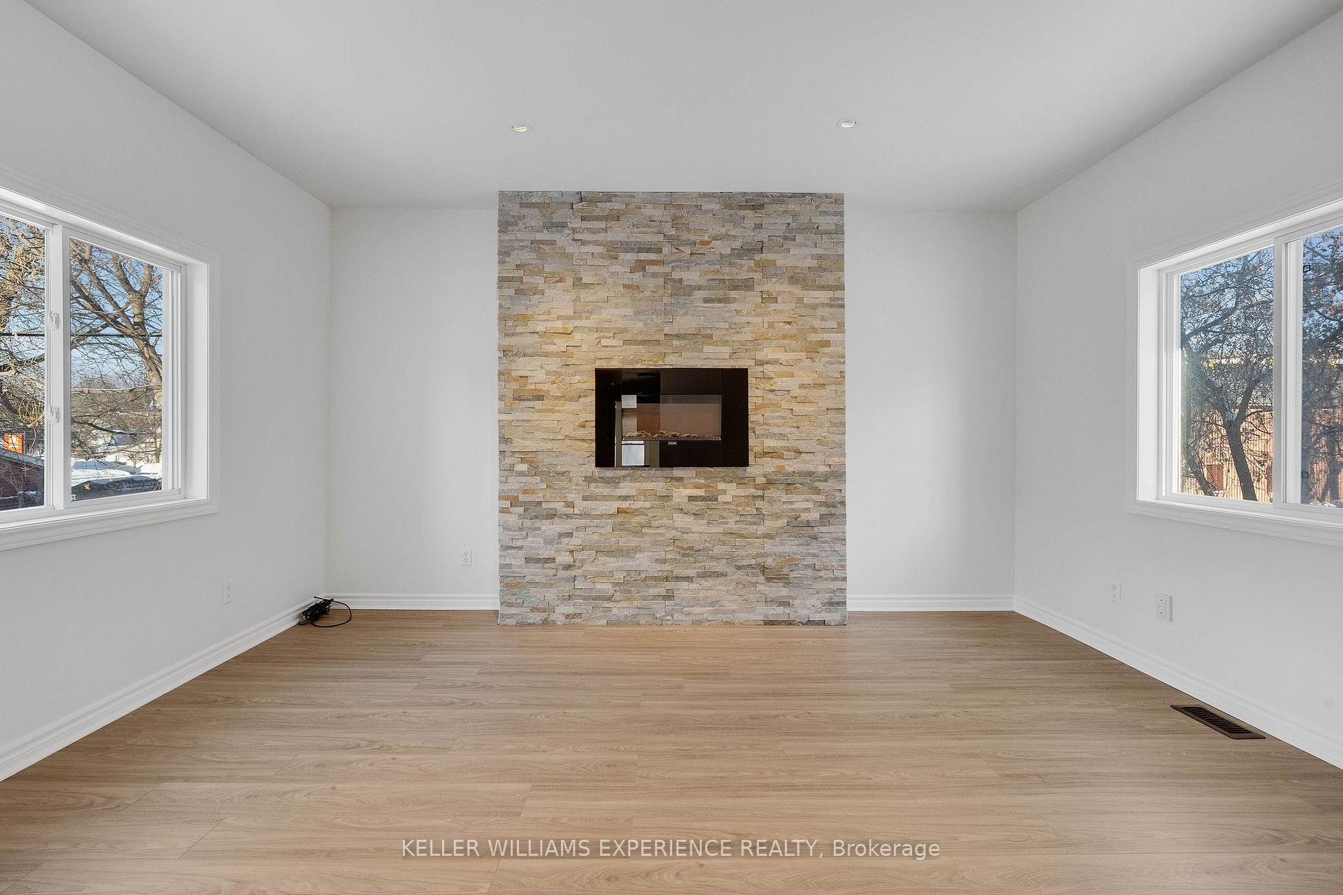 Photo 16 of 608 Bay Street, Midland — HOMEH