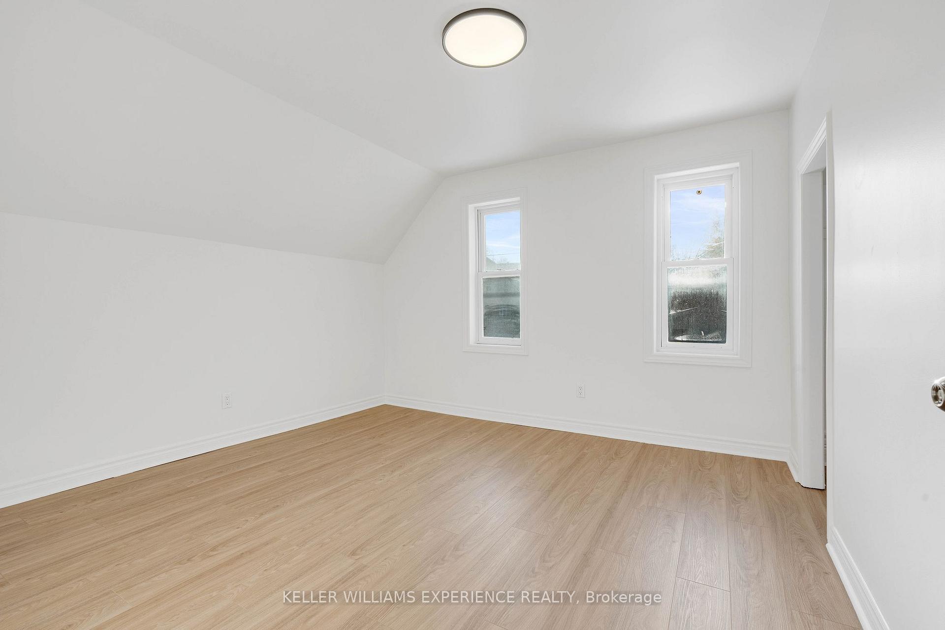 Photo 19 of 608 Bay Street, Midland — HOMEH