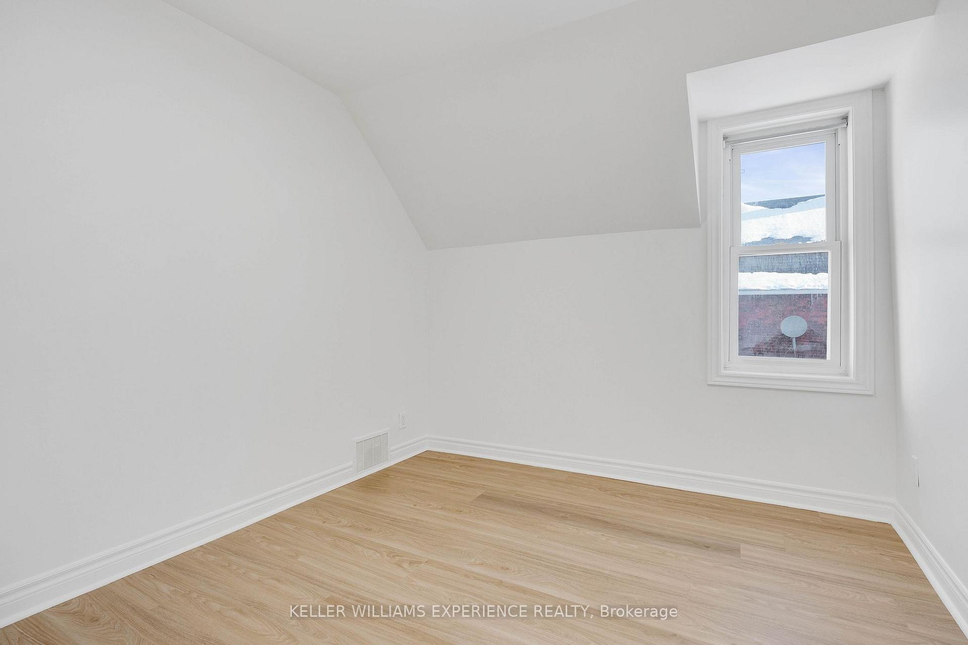 Photo 24 of 608 Bay Street, Midland — HOMEH