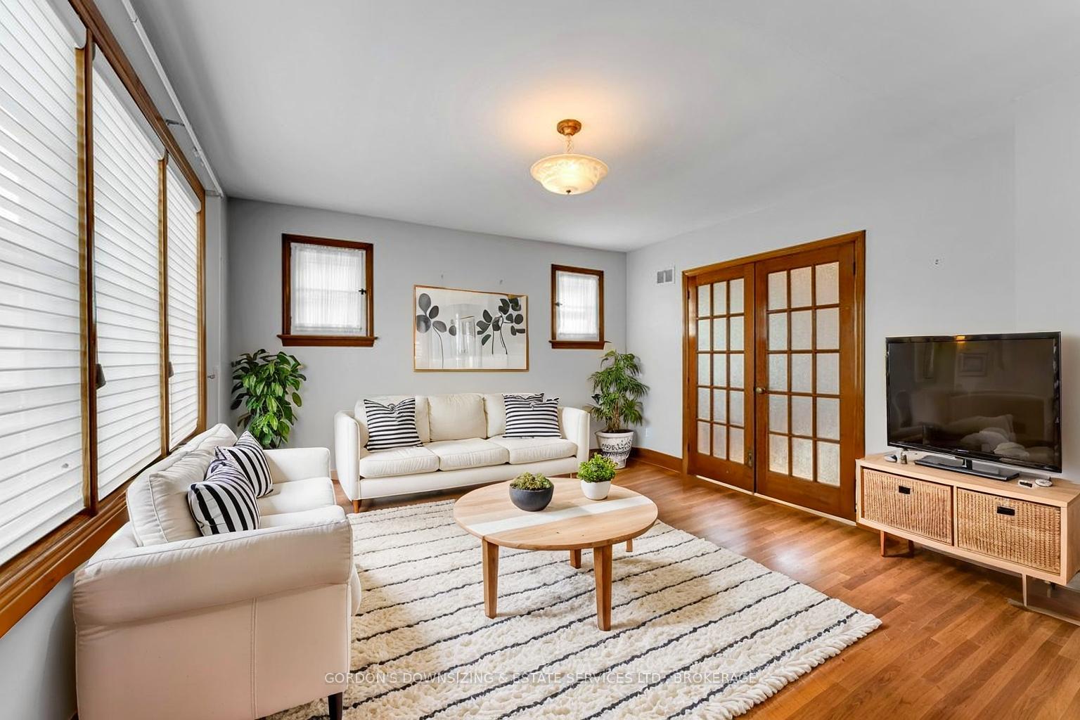 Photo 5 of 19 Cameron Street, Kingston, East of Sir John A. Blvd — HOMEH