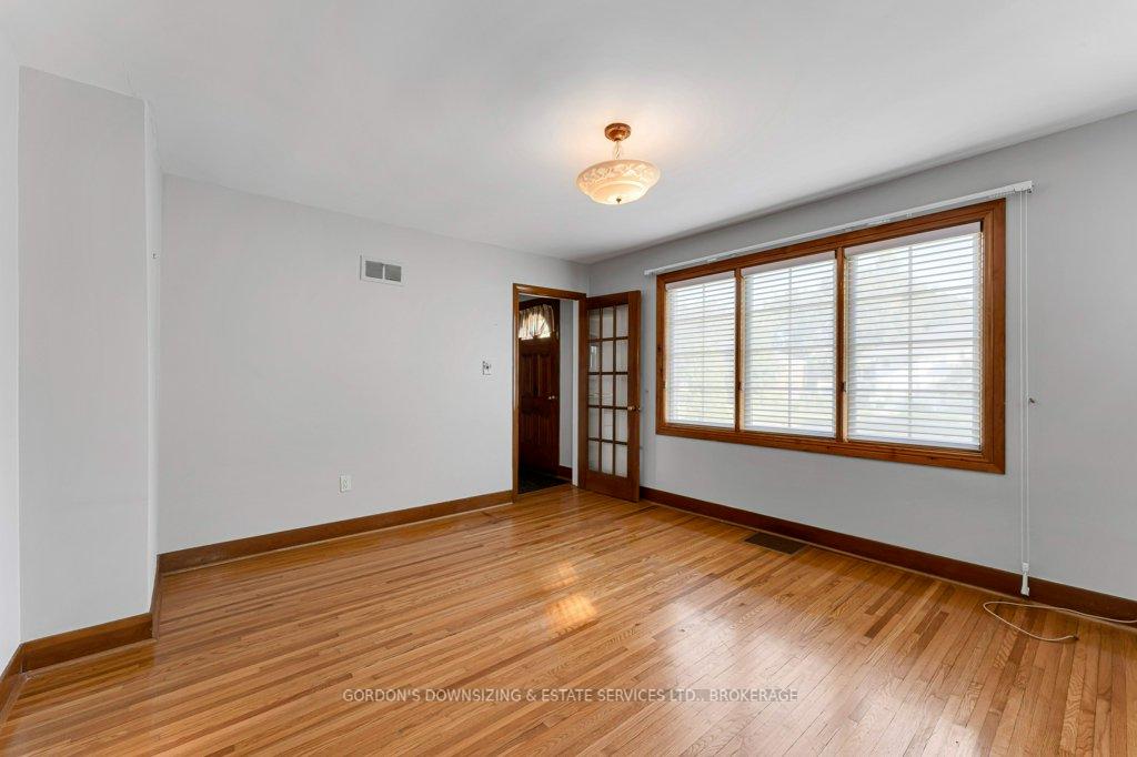 Photo 7 of 19 Cameron Street, Kingston, East of Sir John A. Blvd — HOMEH