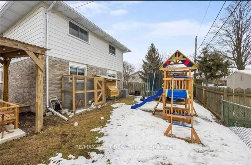 Photo 31 of 653 Fleet Street, Kingston, South of Taylor-Kidd Blvd — HOMEH