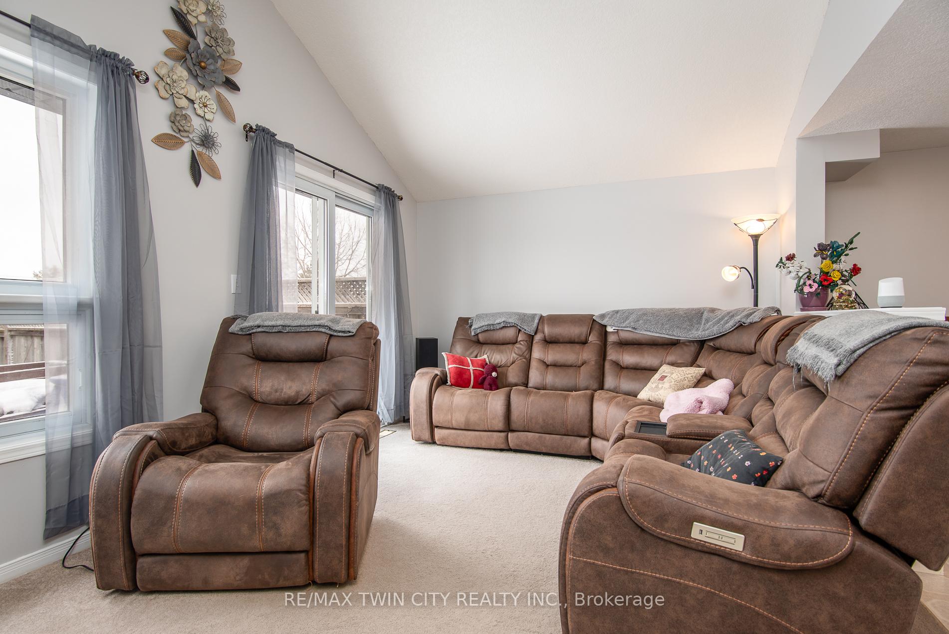 Photo 14 of 143 Activa Avenue, Kitchener — HOMEH
