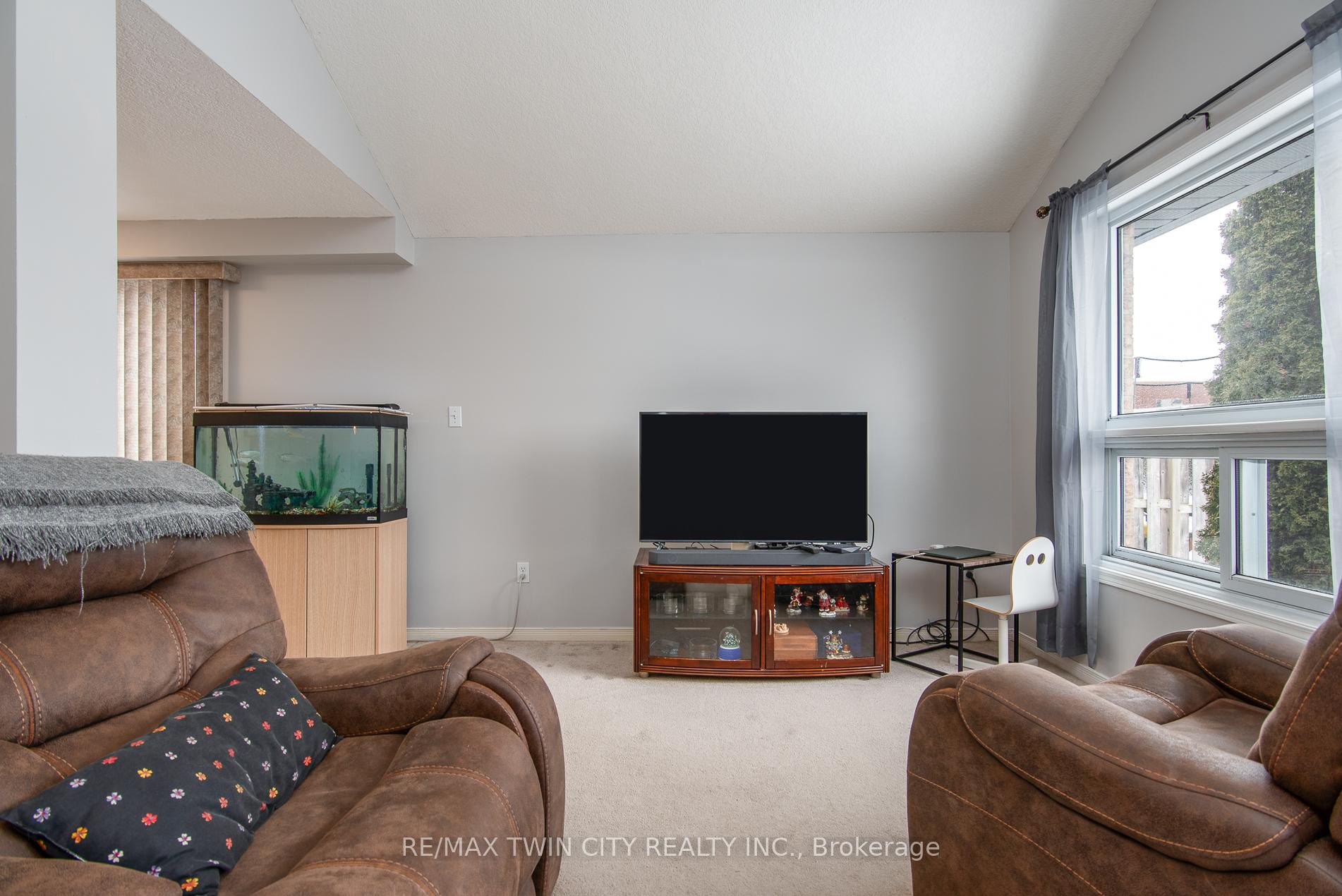 Photo 17 of 143 Activa Avenue, Kitchener — HOMEH