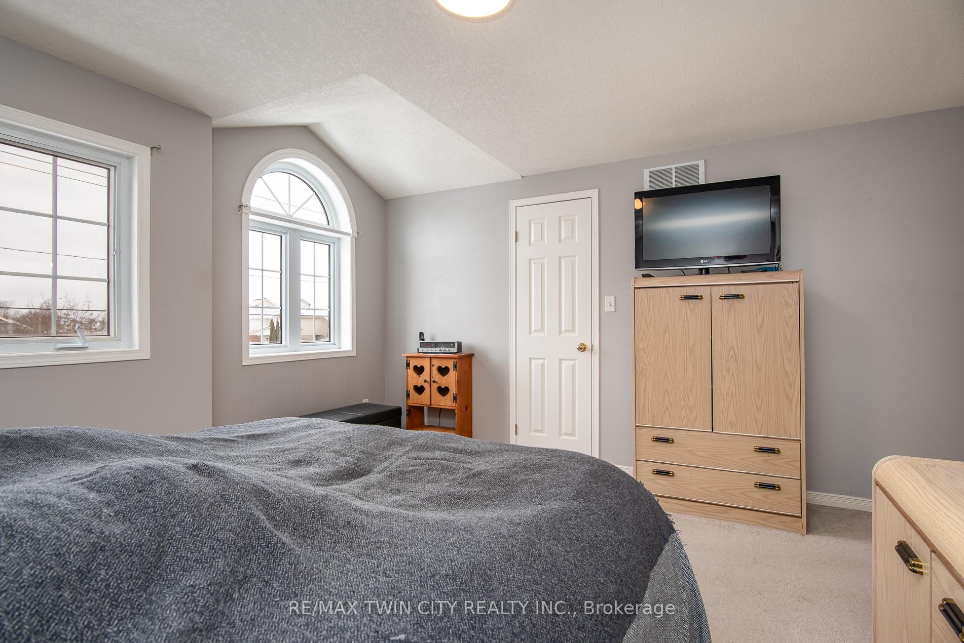 Photo 34 of 143 Activa Avenue, Kitchener — HOMEH