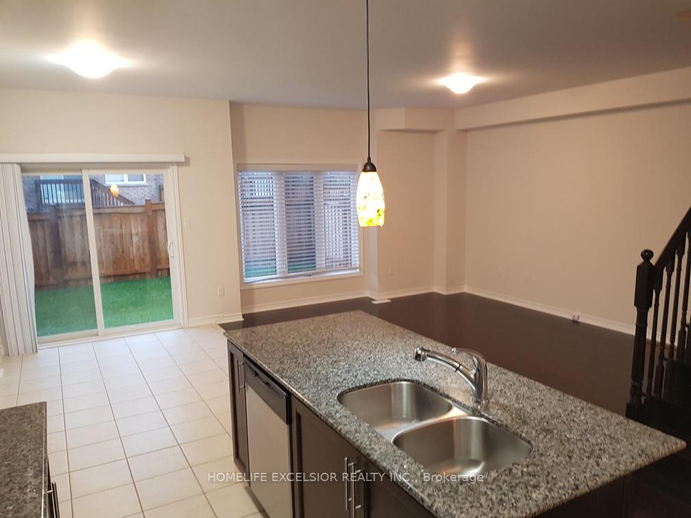 Photo 4 of 723 Hammersly Boulevard, Markham, Wismer — HOMEH