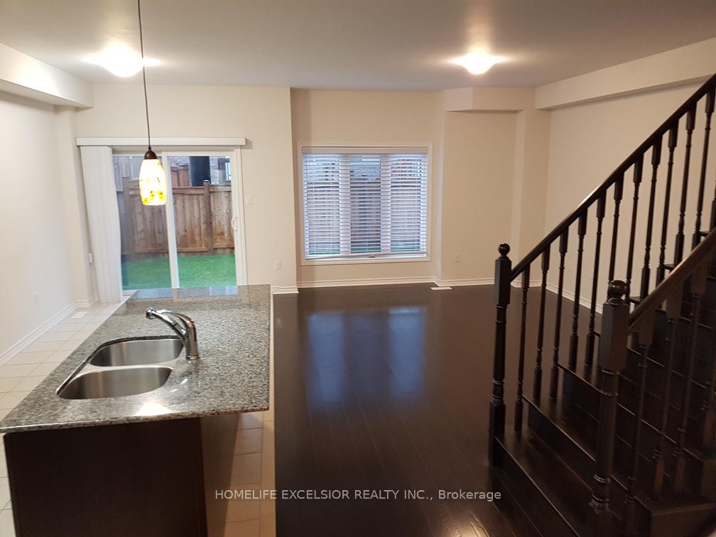 Photo 5 of 723 Hammersly Boulevard, Markham, Wismer — HOMEH