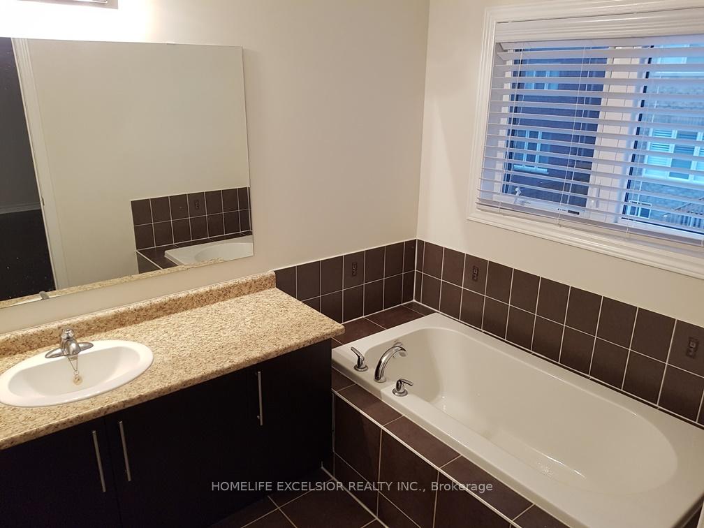 Photo 16 of 723 Hammersly Boulevard, Markham, Wismer — HOMEH