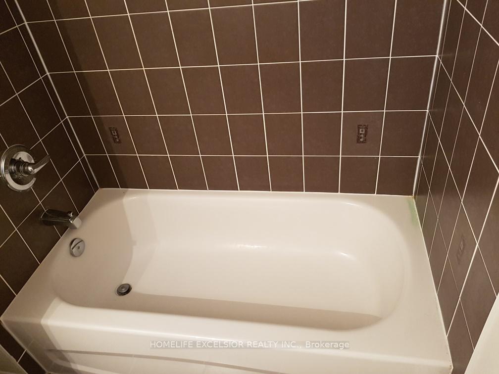 Photo 18 of 723 Hammersly Boulevard, Markham, Wismer — HOMEH
