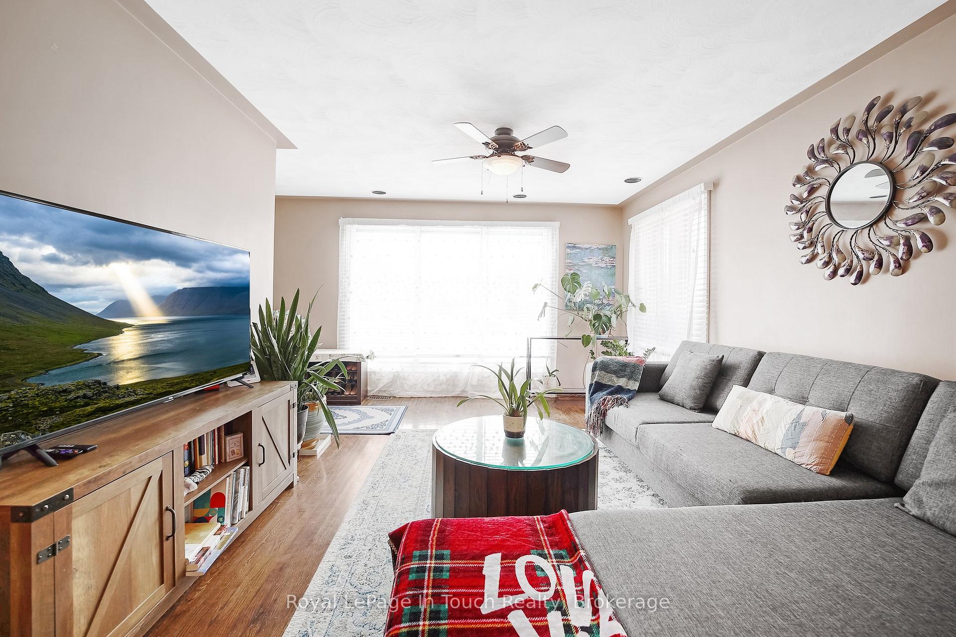 Photo 8 of 294 Eighth Street, Midland — HOMEH