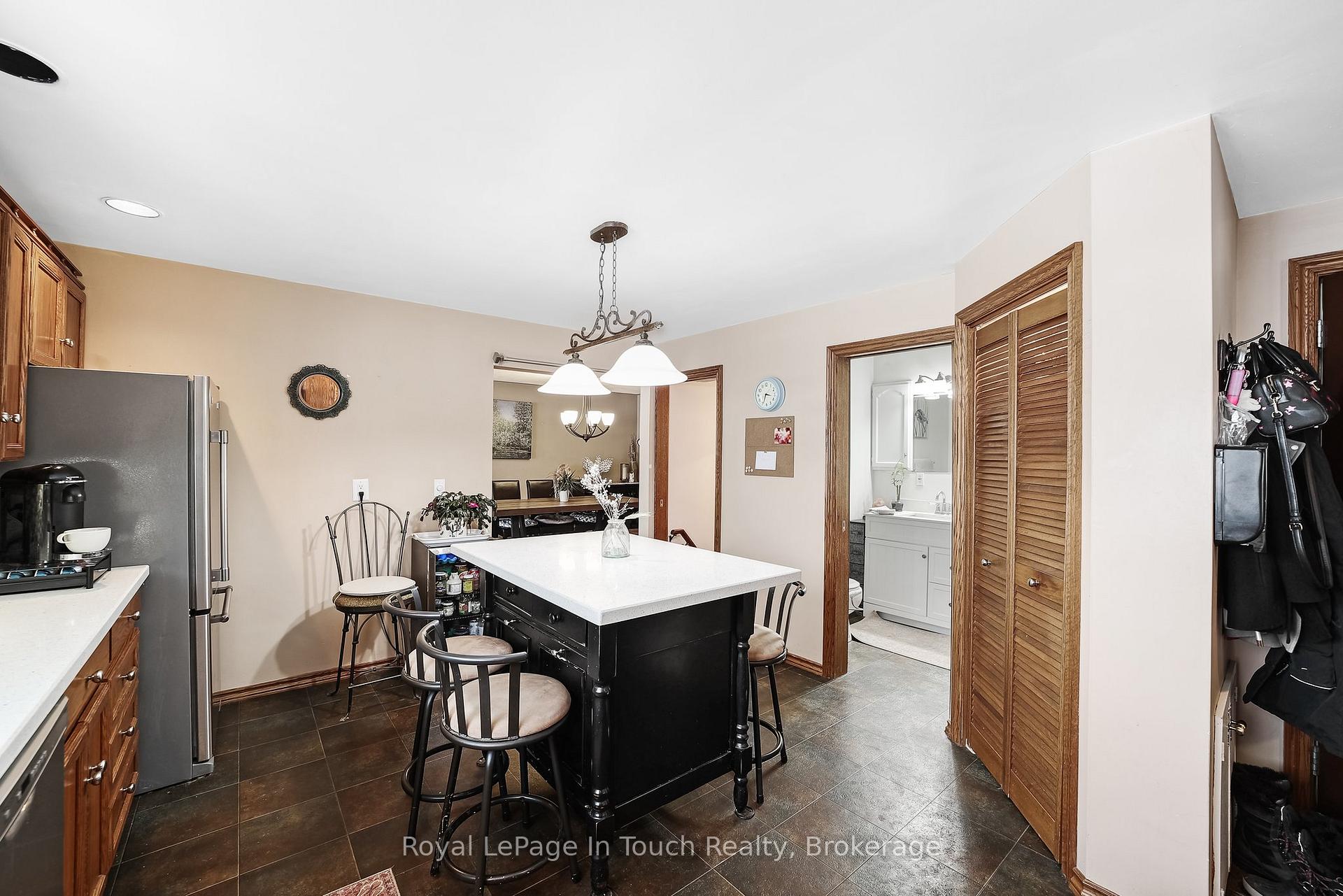 Photo 13 of 294 Eighth Street, Midland — HOMEH