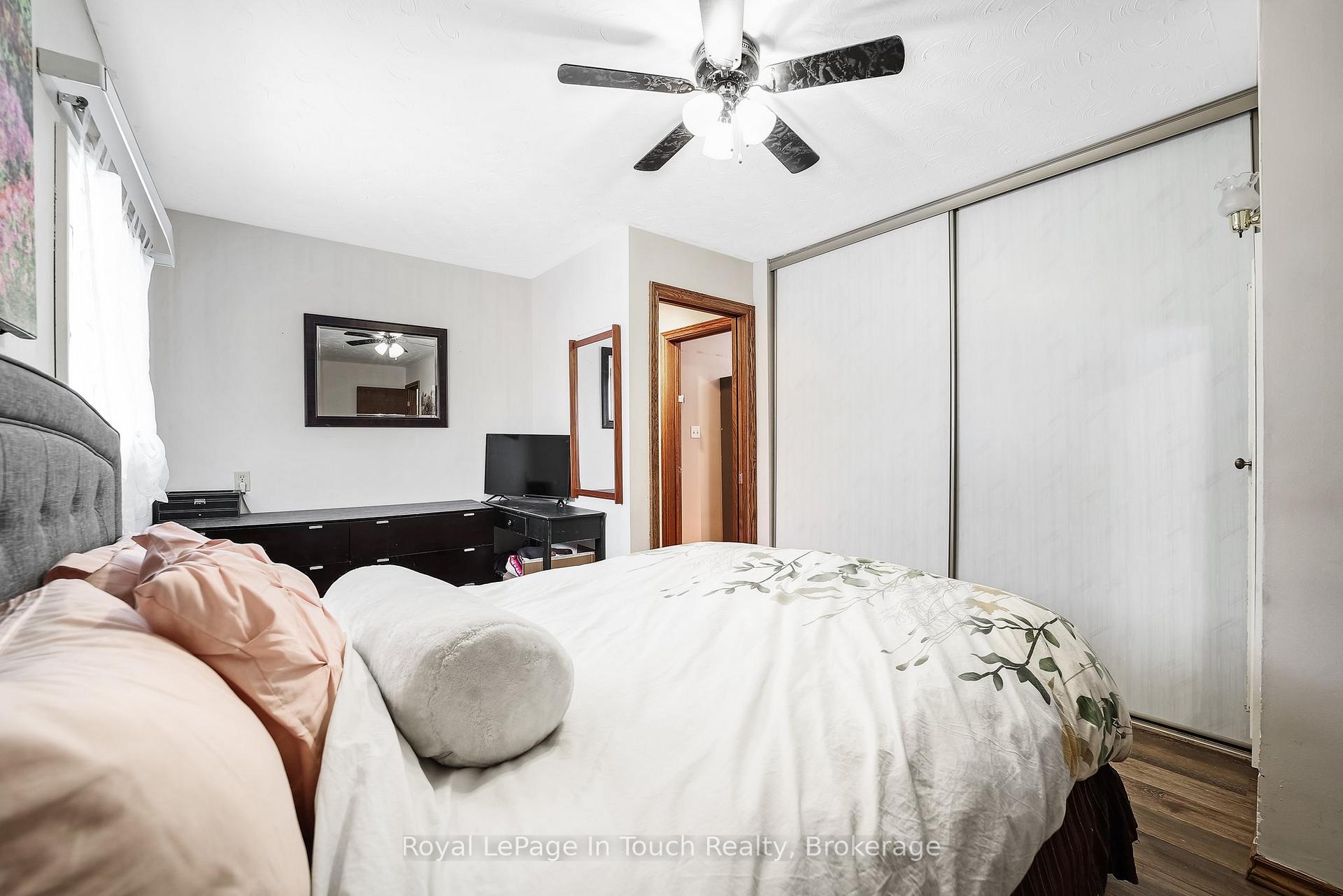 Photo 17 of 294 Eighth Street, Midland — HOMEH