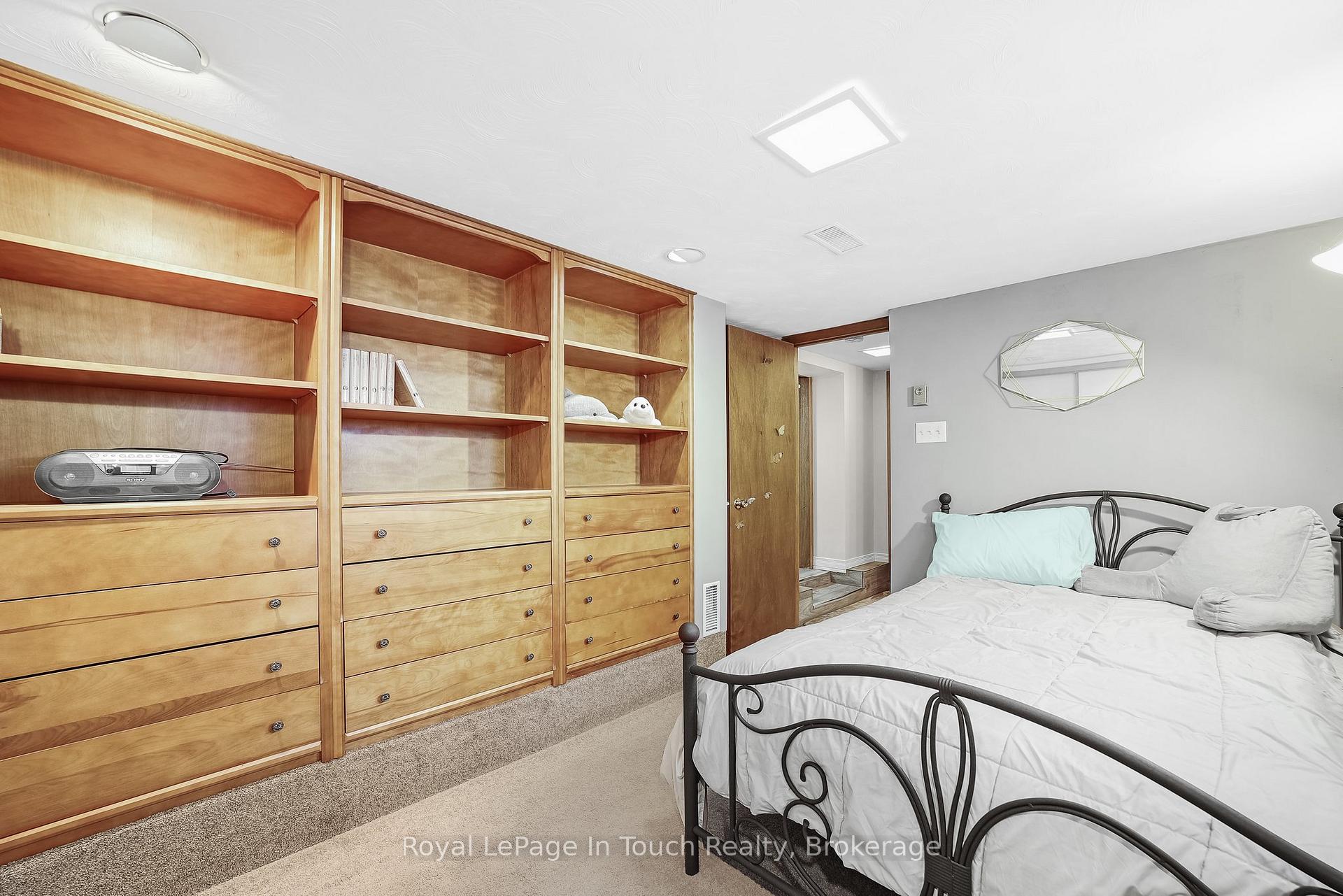 Photo 20 of 294 Eighth Street, Midland — HOMEH