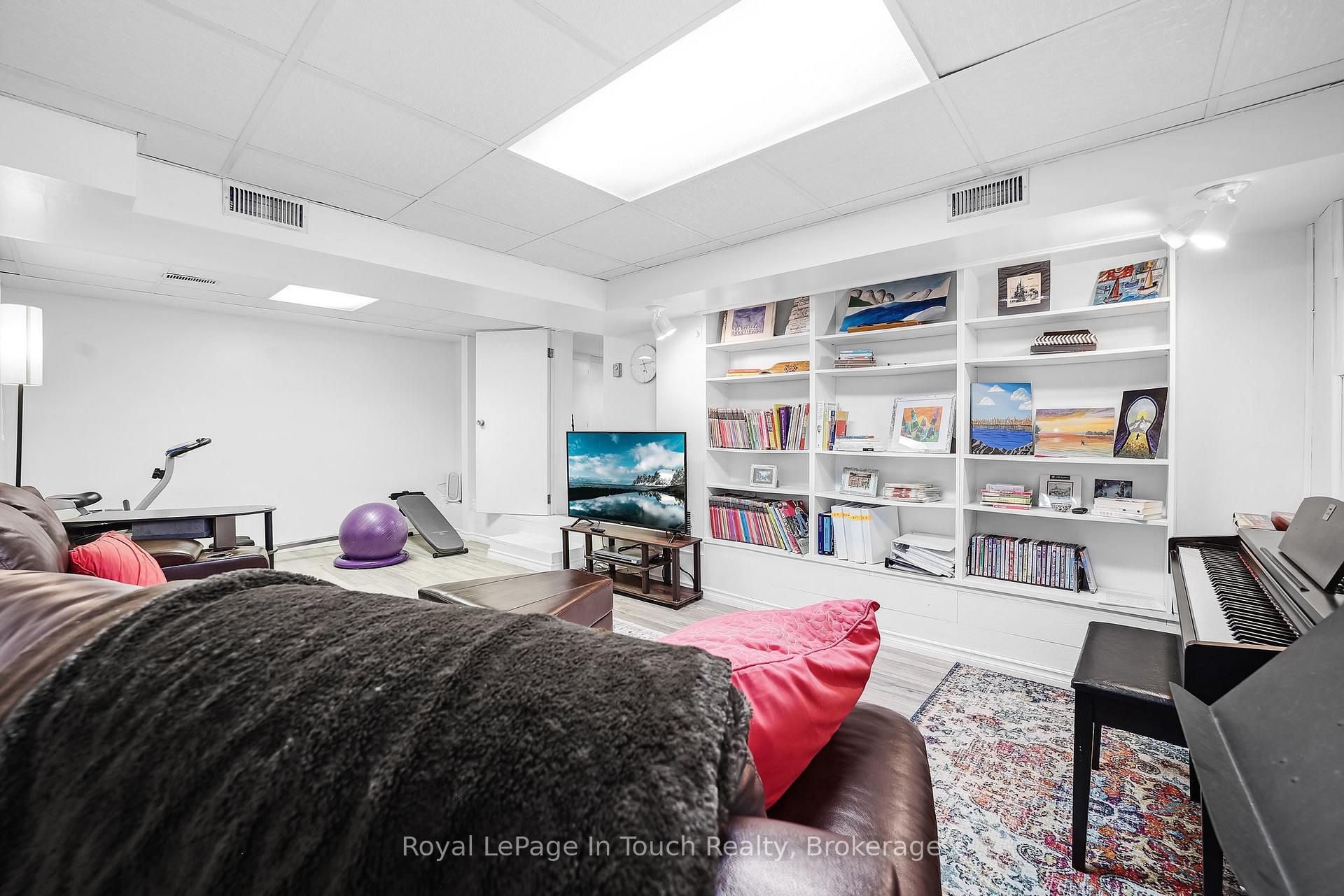 Photo 27 of 294 Eighth Street, Midland — HOMEH