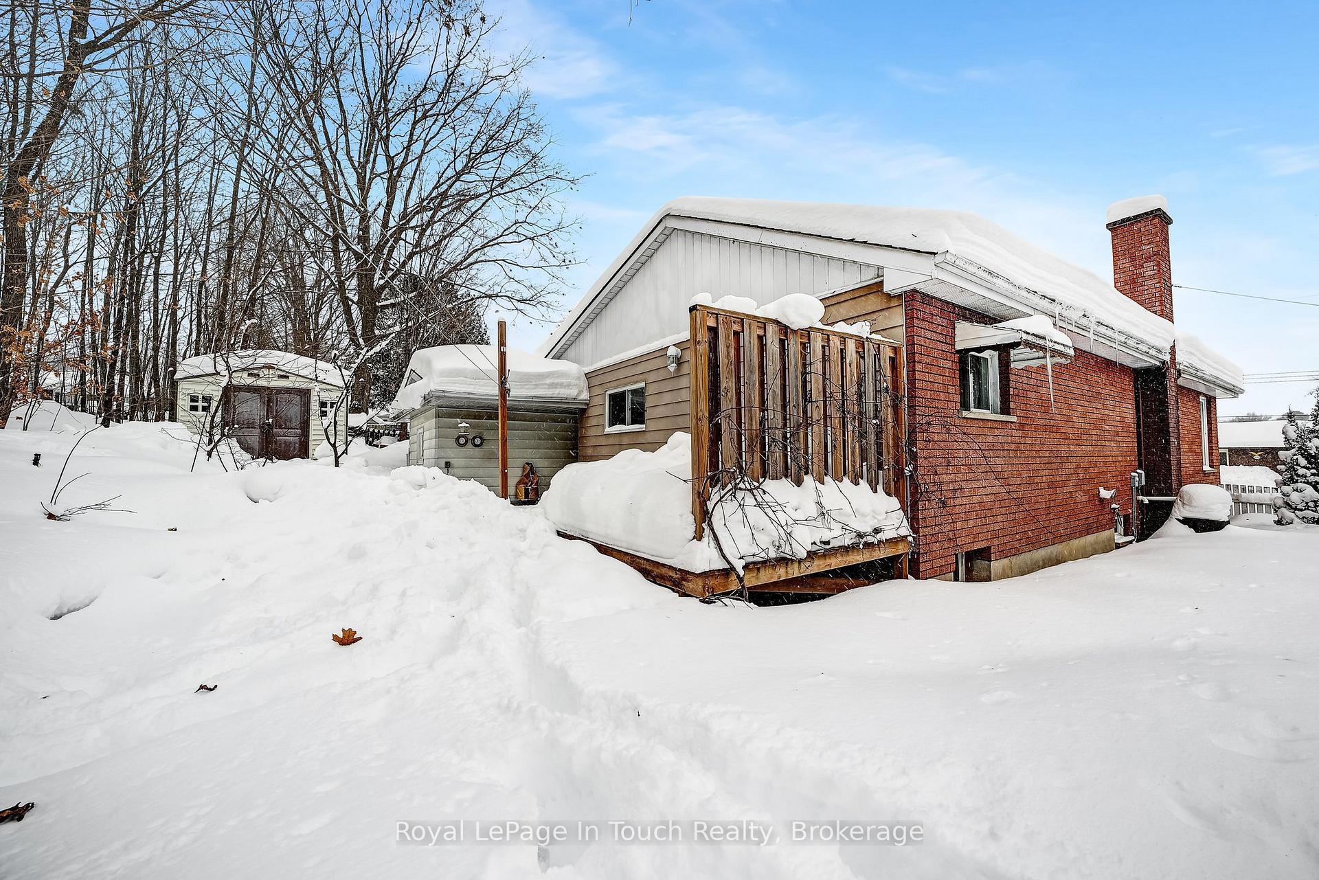 Photo 33 of 294 Eighth Street, Midland — HOMEH